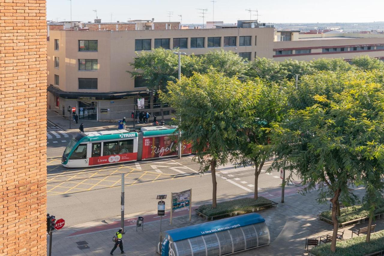 Cadillac Lujo Total Sin Pasar Por Un Hotel Cornellà de Llobregat Exteriér fotografie