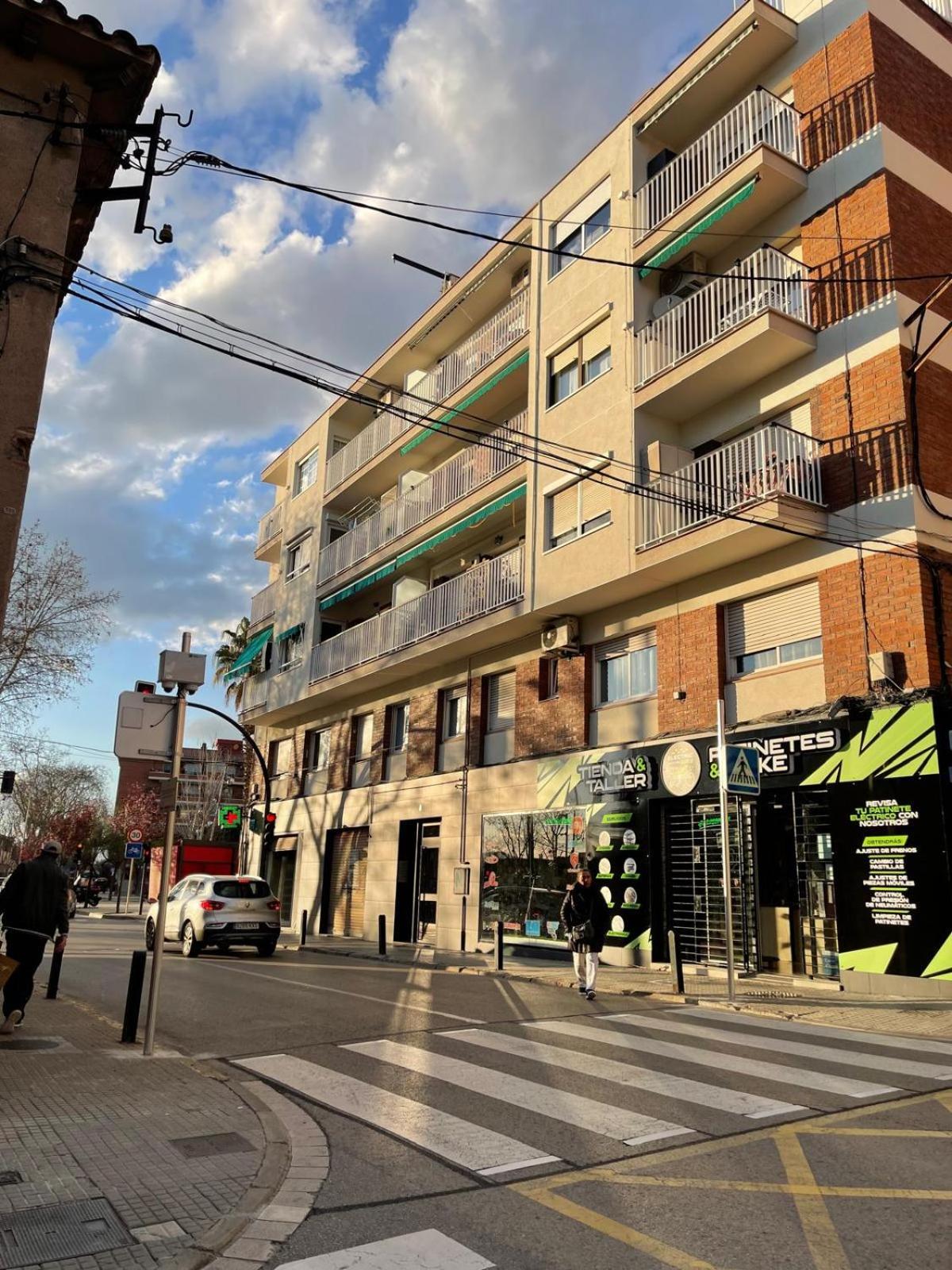 Cadillac Lujo Total Sin Pasar Por Un Hotel Cornellà de Llobregat Exteriér fotografie